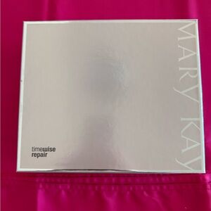 Mary Kay TimeWise Repair Volu-Firm Set – New in Box
